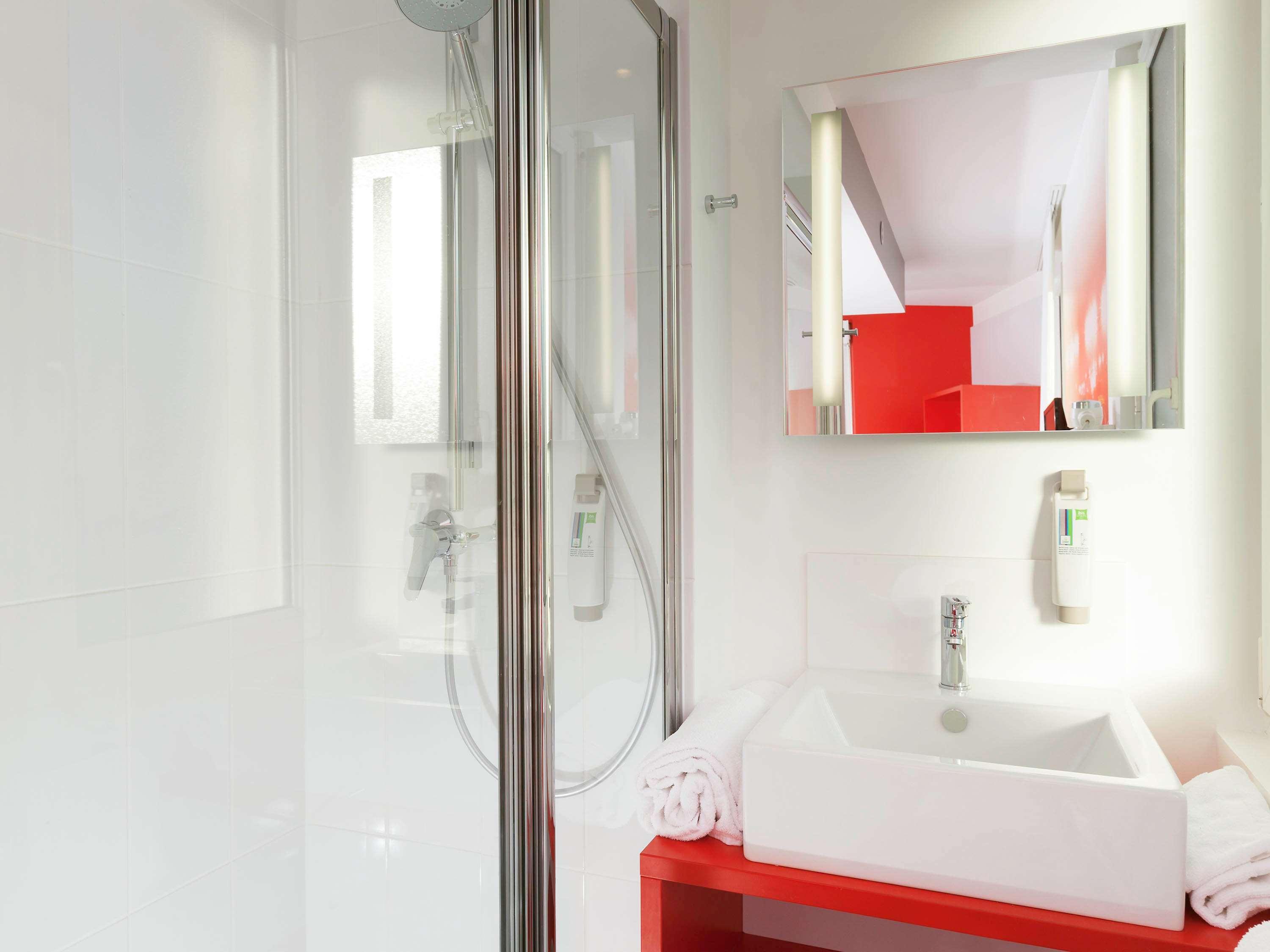 Ibis Styles Vannes Gare Centre Exterior photo